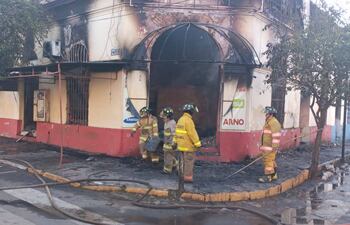Organizan rifa para apoyar a dueños de locales incendiados.