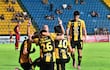 Los futbolistas de Guaraní celebran un gol en el partido frente a Rubio Ñu por la tercera fecha del torneo Apertura 2026 de la Primera División de Paraguay en el estadio Erico Galeano, en Capiatá, Paraguay.