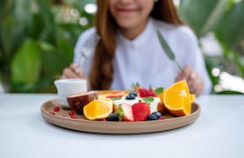 Consumir frutas.