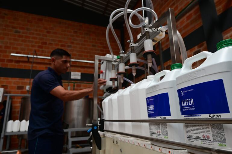 Clean Tec S.A. apuesta al desarrollo del país con una planta que integra producción, innovación y alianzas internacionales.