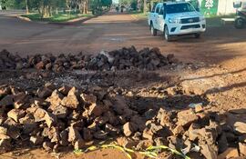Los obreros que realizaban la reparación del bache habrían dejado el lugar sin una señalización adecuada.