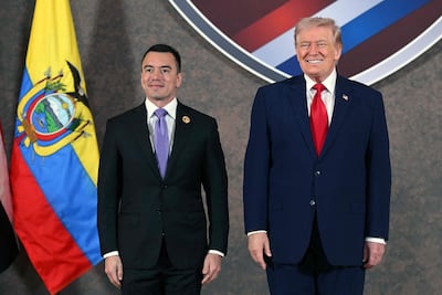 El presidente de Estados Unidos, Donald Trump, junto al mandatario ecuatoriano, Daniel Noboa (i).