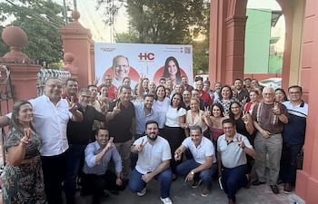 Casi todo el gabinete del MEC, en campaña proselitista a favor de Romina Medina, pre candidata a concejal de Asunción (HC), esposa del jefe de Gabinete de la cartera educativa, Aníbal Zapattini.