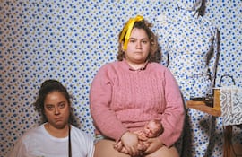 Paola Ferraro y Panambi Scalamogna en "Las Densas" (Foto: @azulycia)