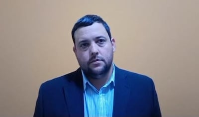 El agente fiscal Jorge Encina, de la ciudad de Laureles encabezó el allanamiento en el establecimiento ganadero " El Toro" de Cerrito, en donde encontraron una supuesta pista clandestina de aviación.