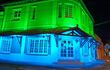 Iluminan casas coloniales y postcoloniales en la ciudad de Pilar.