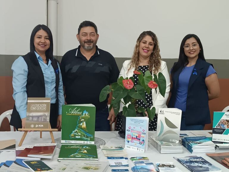 Feria del Libro en Pilar resalta a escritores y promotores culturales locales