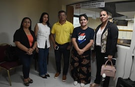 Víctimas de la mafia de los pagarés en la platea de periodistas del Congreso, en calidad de observadores.