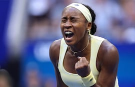 La estadounidense Coco Gauff derrotó este sábado a Cristina Bucsa en la tercera ronda del Abierto de Estados Unidos.
