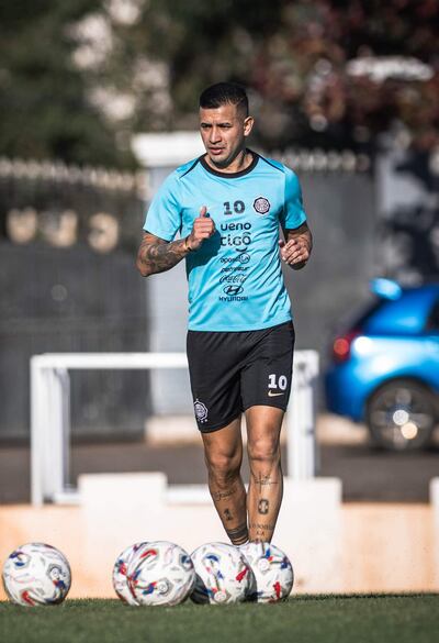 Derlis Alberto González (31 años) estuvo en el equipo titular en el entrenamiento de la tarde de este jueves. 