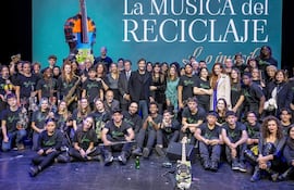 La Orquesta de Instrumentos Reciclados de Cateura junto a “La Música del Reciclaje” de Ecoembes.