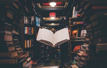 "La educación debe realizarse dentro de un marco cultural que aplauda la (des)educación en el sentido de un camino de superación y liberación de lo enseñado"