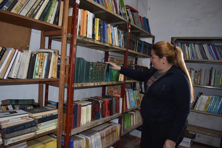 La biblioteca municipal de Lambaré funciona en la casa de la cultura.