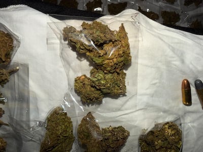 Las porciones de marihuana vip, modificadas genéticamente, que fueron incautadas en Lambaré.