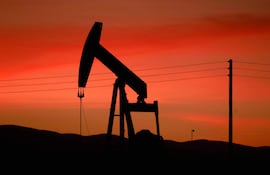 Un extractor de petróleo, cerca de Taft, California, Estados Unidos.