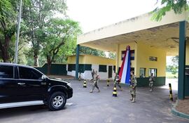 La entrada de la cárcel militar de Viñas Cue.