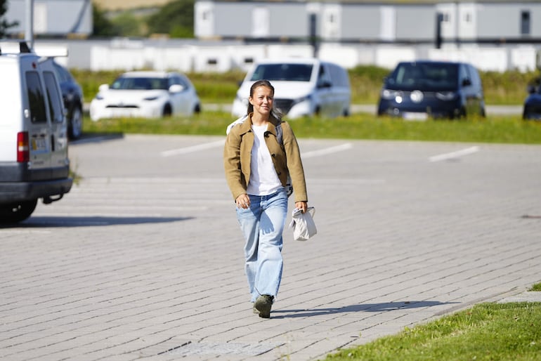 Isabella de Dinamarca llegando feliz a su primer día de servicio militar. (EFE/EPA/MADS CLAUS RASMUSSEN)
