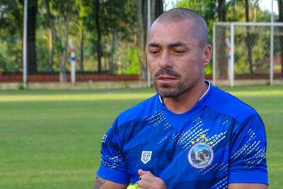 El colombiano Vladimir Marín Ríos (43 años), entrenador del Club Salto del Guairá.