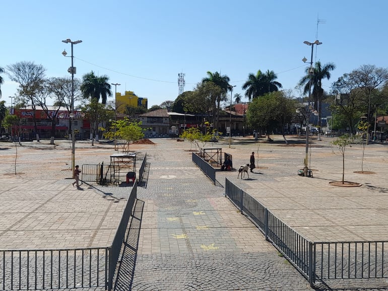 Asi luce la explanada de la Basílica de Caacupé.