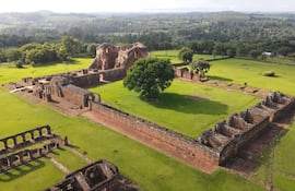 Imponente y con características únicas, la Misión Jesuítica de Santísima Trinidad del Paraná se erige como el testimonio más completo de la era jesuítica en la región.