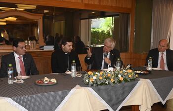 Rubén Ramírez (izq.), el nuncio Vincenzo Turturro (c), Carlos Jorge Biedermann y Robert Bosch.