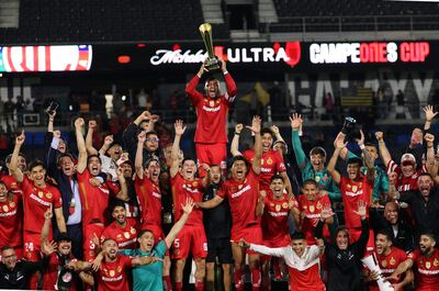 Festejo de los integrantes del plantel de Toluca, entre los que se encuentra en paraguayo Robert Morales.