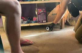 Un agente de la Senad halló un frasco con varias dosis de cocaína, distribuidas para su venta.