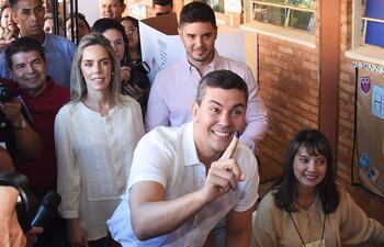 En las elecciones presidenciales del 2023, Santiago Peña se negó a participar de debates presidenciales.