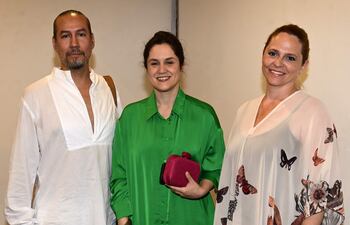 Marcos Benítez, Adriana Ortiz Semidei, ministra de Cultura y Natalia Antola.