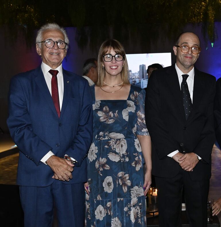 Julio Filippini, Cecilia Lima y Marcelo Blanco, embajador de Uruguay.
