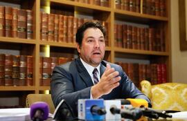 Rueda de prensa del abogado Oscar Tuma. Archivo.