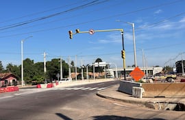 El semáforo instalado en el cruce Pedrozo, donde el sábado pasado murieron una seis personas en un accidente de tránsito.