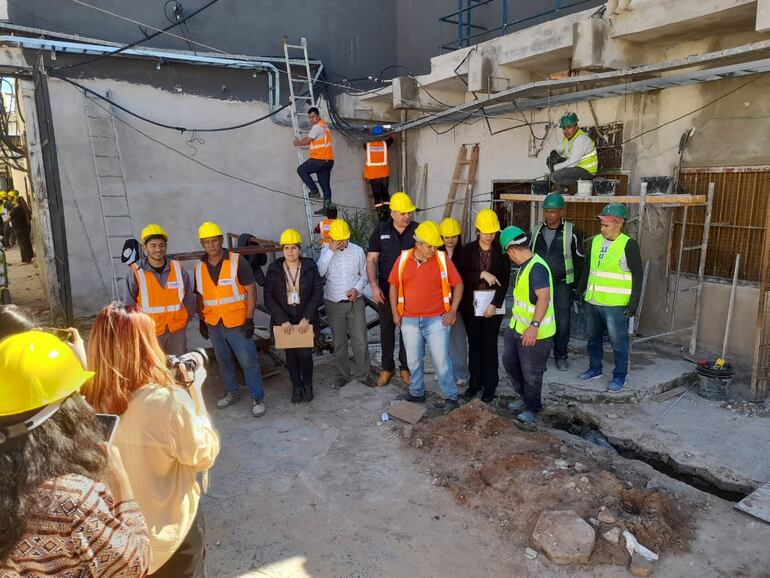 Las instalaciones eléctrica y las tuberías del sistema de desagüe también deden ser cambiadas completamente.