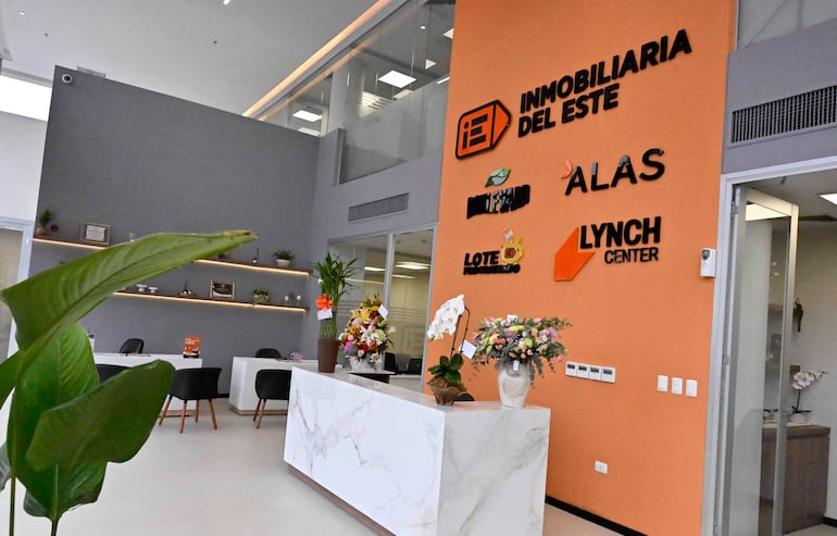 Con una ubicación estratégica, la nueva sede de Inmobiliaria del Este fue concebida para brindar mayor comodidad y una experiencia renovada a los clientes.
