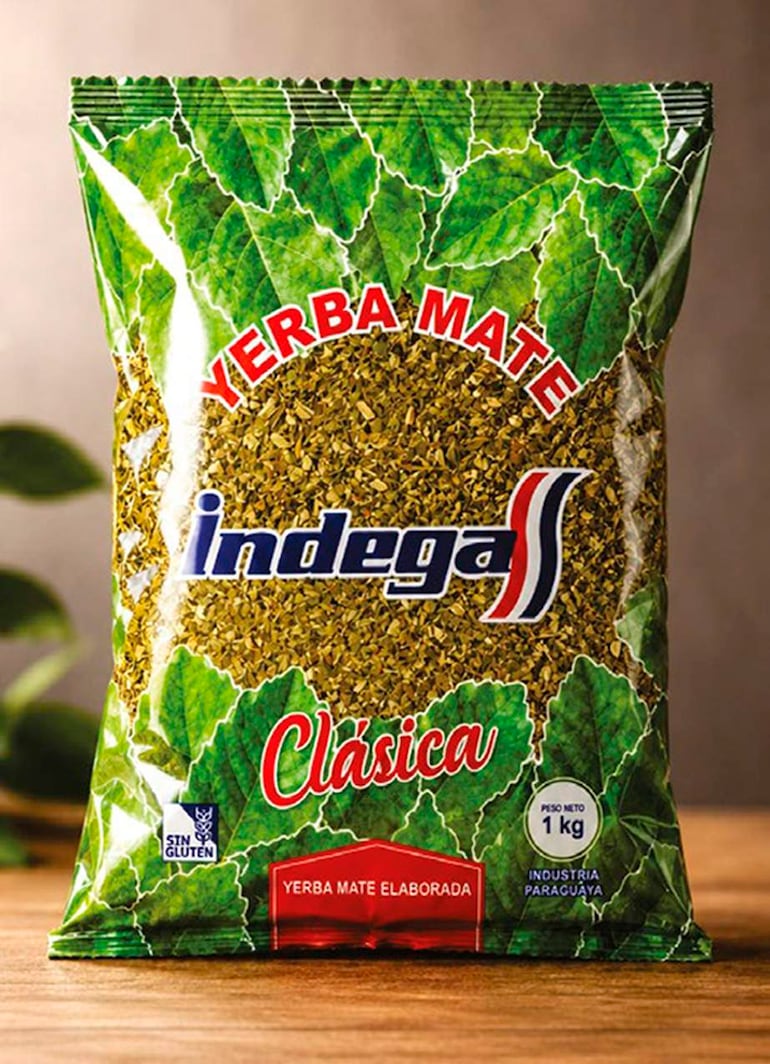 Paquete de yerba mate Indega en colores verdes con etiqueta que destaca su calidad y origen paraguayo.