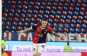 El delantero de Cerro Porteño, Pablo Vegetti celebra el tanto ganador frente a Rubio Ñu, en el duelo por la undécima ronda del torneo Clausura 2026.