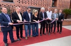 Autoridades en la inauguración de las ampliaciones del Hotel Florida, en Boquerón.