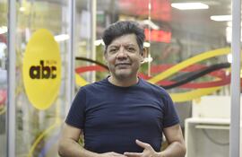 Dani González lleva más de una década tomando fotografías en las obras de teatro. Este viernes presentará parte de su gran colección de imágenes.