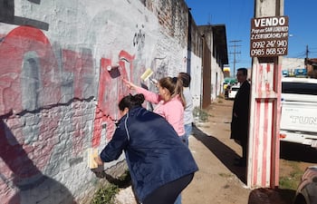 En San Lorenzo iniciaron con el retiro de propaganda relacionada a una campaña electoral.