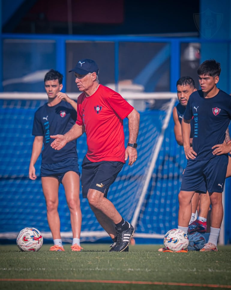 El once que perfila Ariel Holan para su debut como técnico de Cerro Porteño