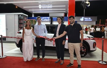 Corte de cinta oficial y primera carga de combustible en la Estación Puma Energy Aeropuerto.