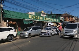 Fachada del edificio central del Mercado Municipal N° 4 de Asunción.