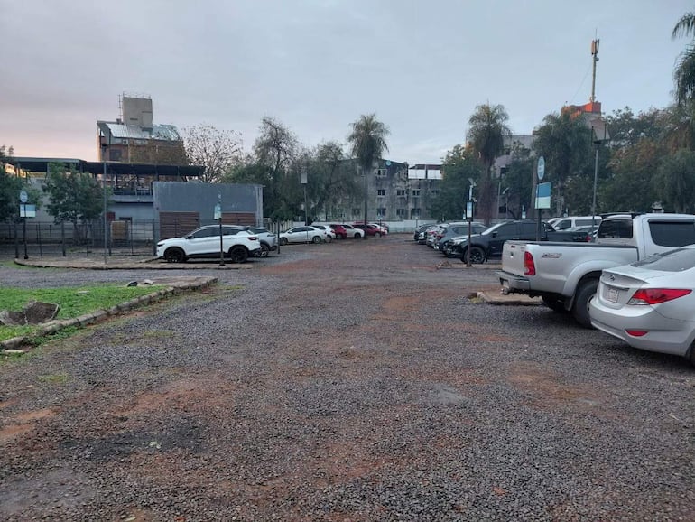 Rehabilitan estacionamiento de IPS Ingavi tras mejoras preliminares, pero obras finales no tienen fecha Rehabilitan estacionamiento de IPS Ingavi tras mejoras preliminares, pero obras finales no tienen fecha