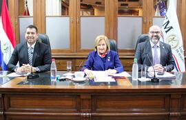 El diputado Diego Candia (ANR), la vicepresidenta Alicia Pucheta y el consejero Enrique Berni, integrantes del Jurado de Enjuiciamiento de Magistrados.