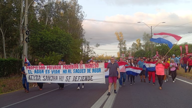 Concurrida marcha en defensa del Acuífero Caacupé