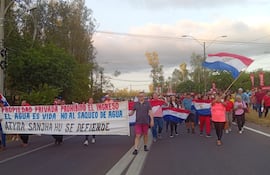 Importante concurrencia en la peregrinación en defensa del agua.