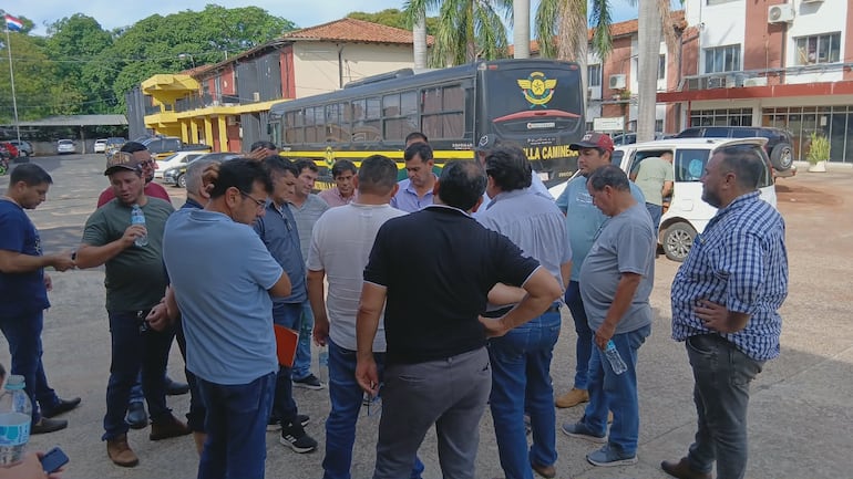 Tras reunión de Comité Técnico de Transporte Terrestre transportistas evalúan posible paro nacional de camioneros.