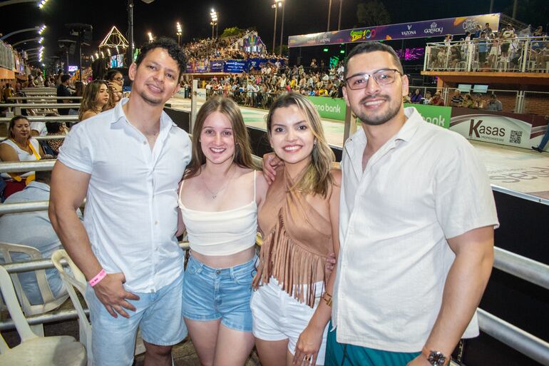 Enrique Aguilar, Azucena Diaz, Liz Aguilar y Juan Carlos Aguilar.