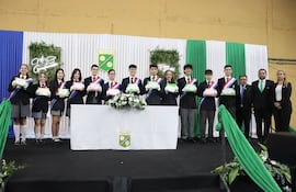 Los abanderados de la promoción 2025 del Colegio Cristo Rey.