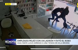 Video: Empleado peleó con un ladrón y evitó el robo